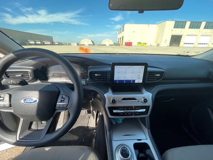 #1529-•-2021-ford-explorer-awd-suv-(has-wi-title)-image-8