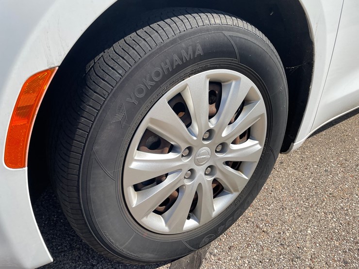 #1520-•-2020-chrysler-voyager-mini-van-(has-wi-title)-image-10