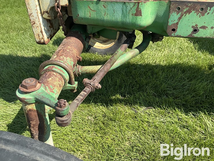 1968-oliver-1650-2wd-tractor-image-18