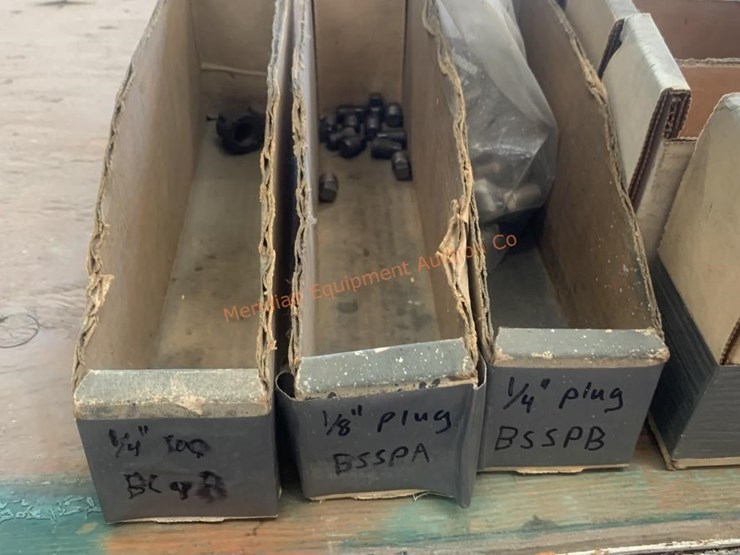 pallet--assorted-pipe-fittings-image-14