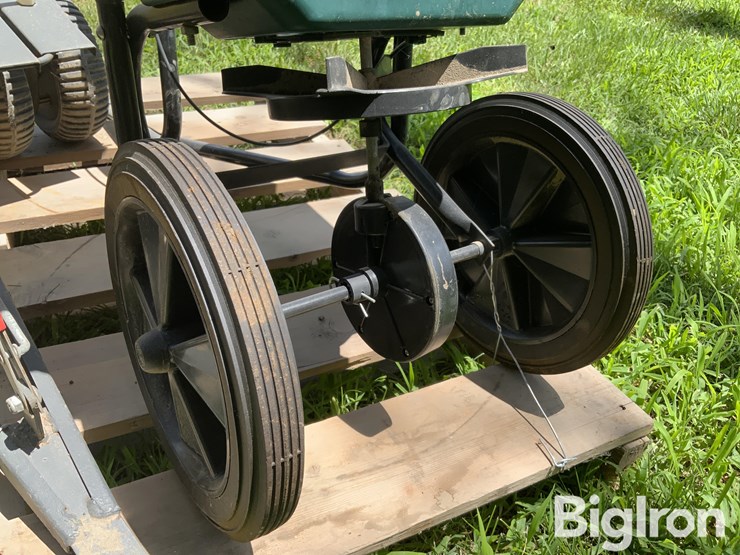 walk-behind-&-pull-type-lawn-spreaders-&-sprayer-image-19
