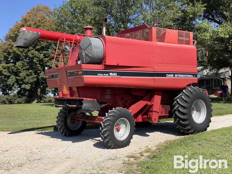 1992-case-ih-1640-2wd-combine-image-5