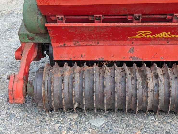 brillion-sure-stand-8'-3pt-seeder-image-15