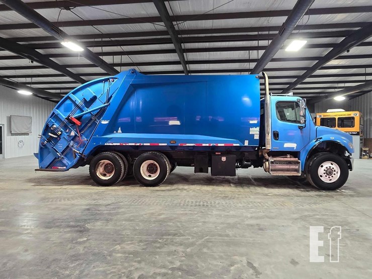2010-freightliner-business-class-m2-106-image-6