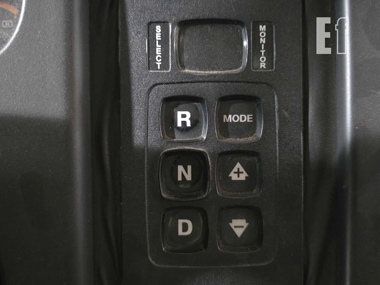 2010-freightliner-business-class-m2-106-image-12