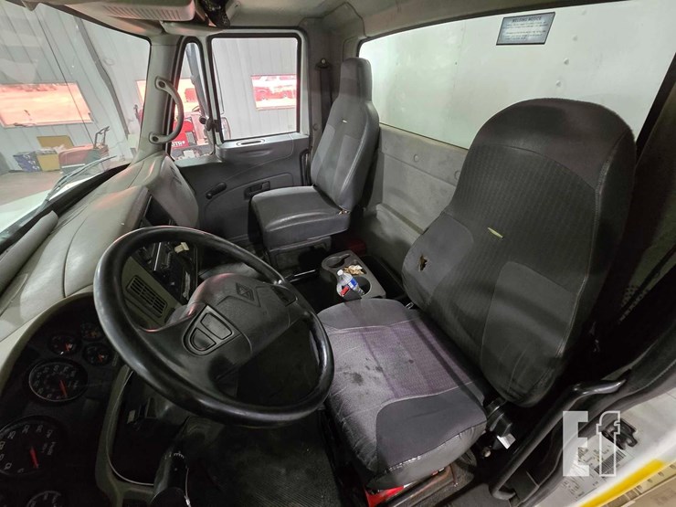 2010-international-durastar-4300-image-9