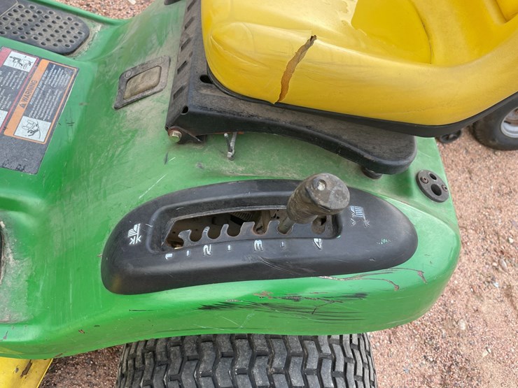 #1011-•-200-john-deere-l110-riding-lawn-mower-image-19