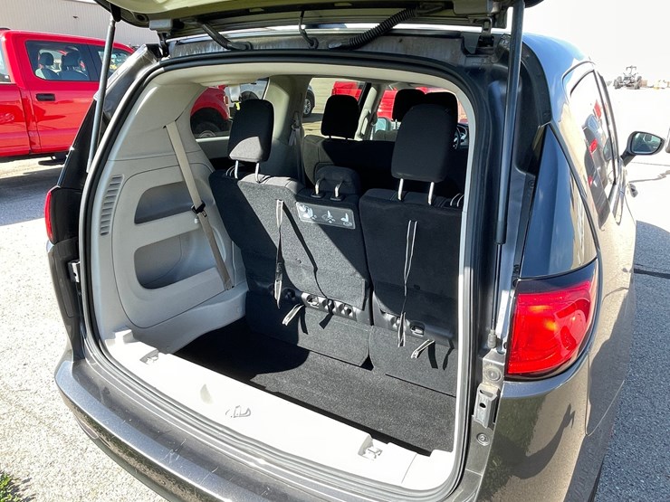 #1522-•-2021-chrysler-voyager-mini-van-(has-wi-title)-image-19