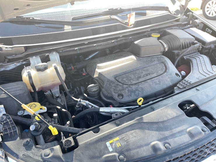 #1518-•-2020-chrysler-voyager-mini-van-(has-wi-title)-image-35