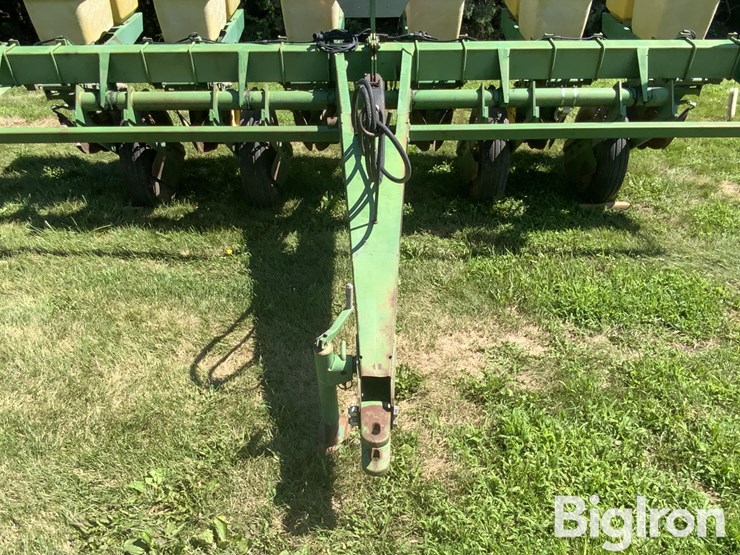 john-deere-7000-6r30"-planter-w/markers-image-10