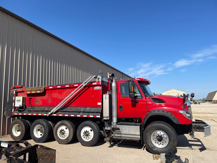 #1502-•-2018-international-7600-quad-axle-dump-truck-(has-wi-title)-with-accessories-image-5