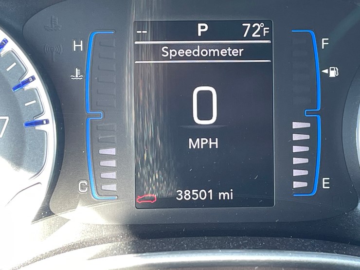 #1519-•-2020-chrysler-voyager-mini-van-(has-wi-title)-image-30