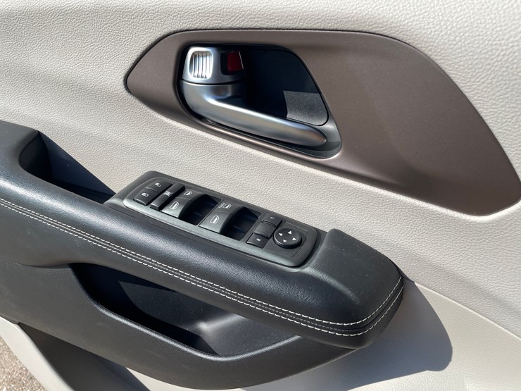 #1522-•-2021-chrysler-voyager-mini-van-(has-wi-title)-image-32