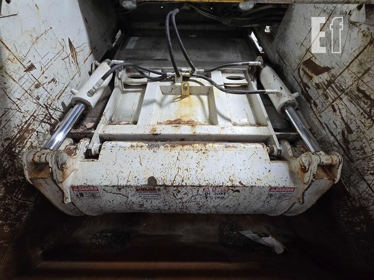 2015-international-durastar-4400-image-18