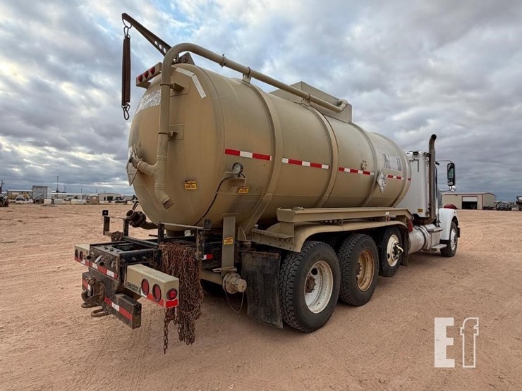 2014-freightliner-122sd-image-4