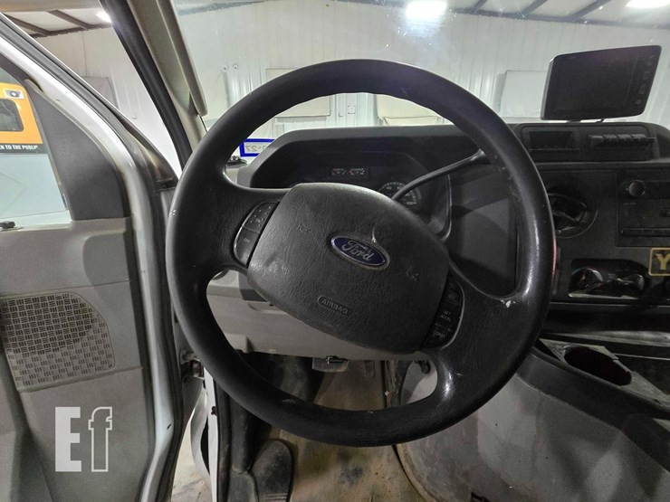 2013-ford-econoline-350-image-10