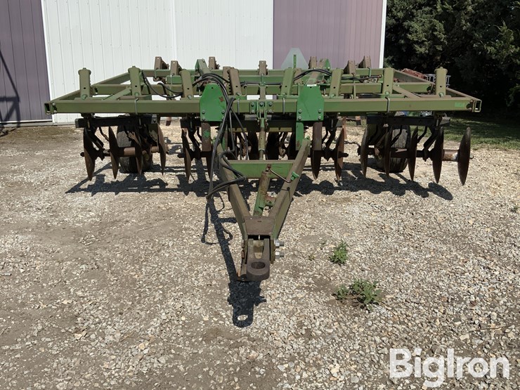 john-deere-712-pull-type-12'-disk-chisel-ripper-image-2
