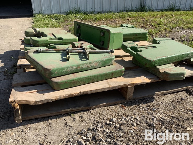 john-deere-100#-tractor-suitcase-weights-image-14