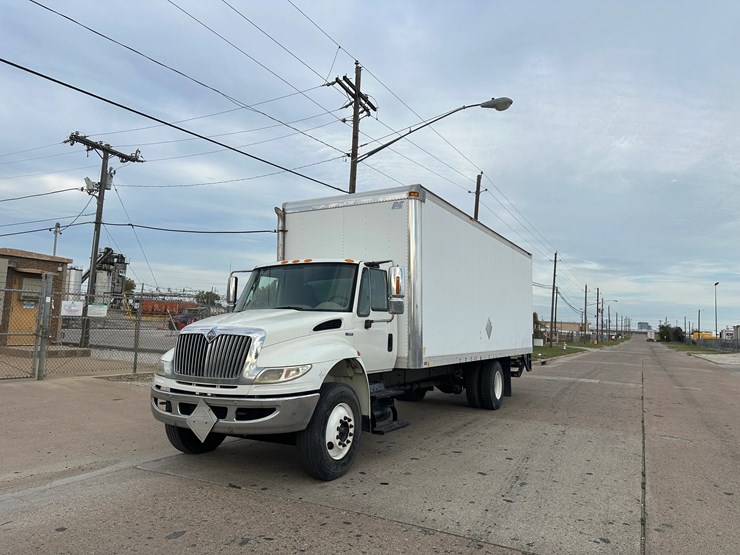 2009-international-durastar-4400-image-2