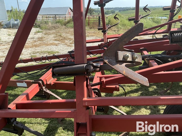 case-ih-4800-vibra-shank-field-cultivator-image-18