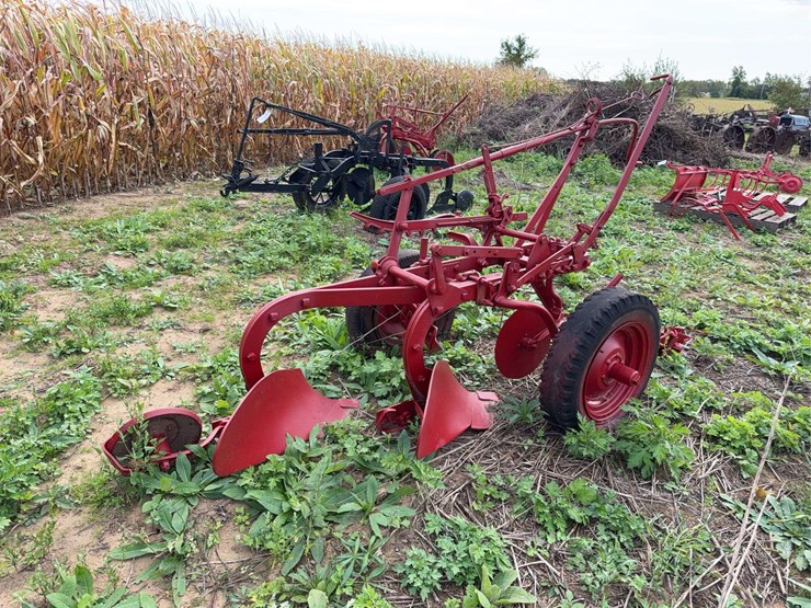 oliver-two-bottom-plow-image-2