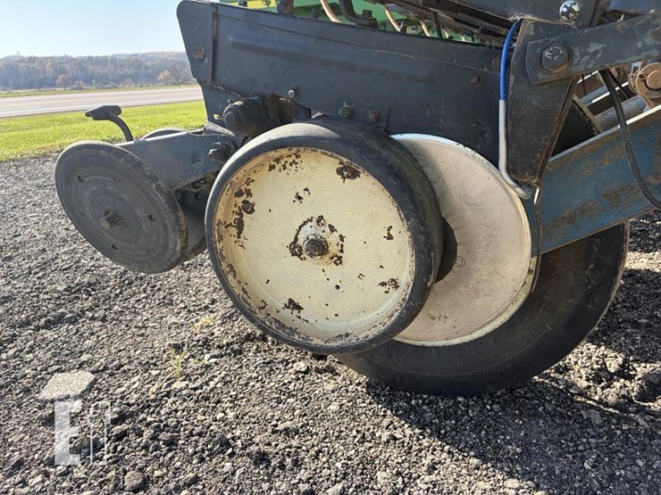 2000-kinze-2000-image-7
