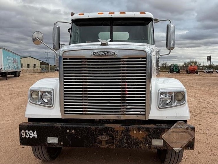 2014-freightliner-122sd-image-7