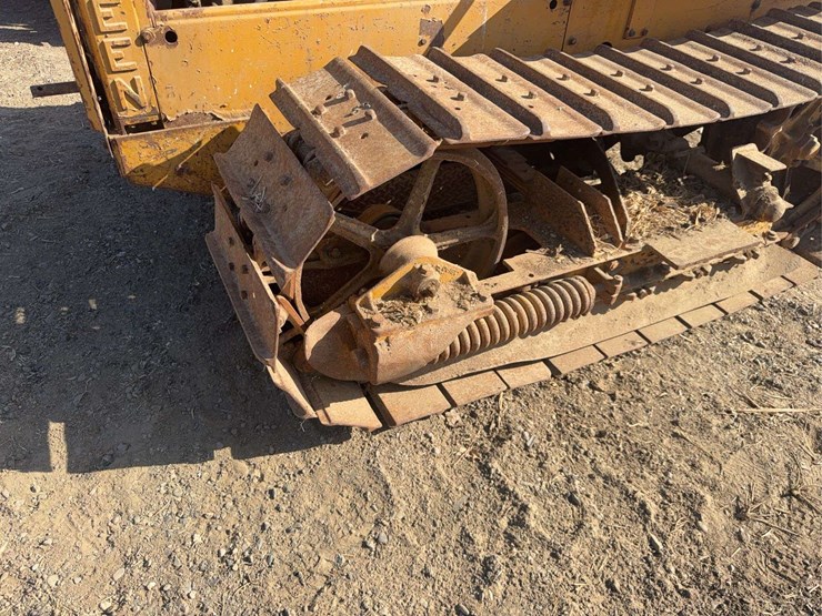 caterpillar-fifteen-image-9