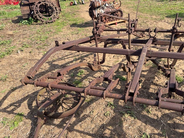cletrac-front-mount-cutlivator-image-21