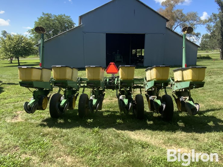 john-deere-7000-6r30"-planter-w/markers-image-6