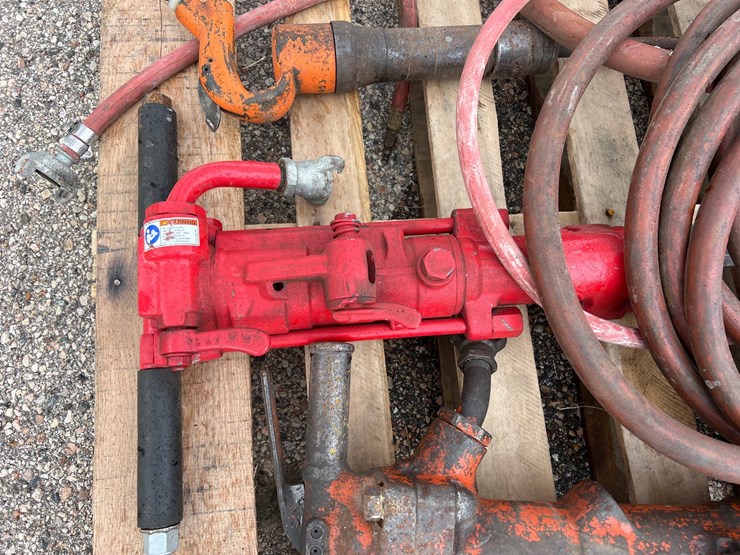 #2111-•-pneumatic-breakers,-chipping-hammers,-and-air-hose-image-4
