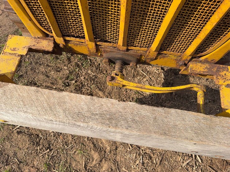 caterpillar-twenty-eight-image-10