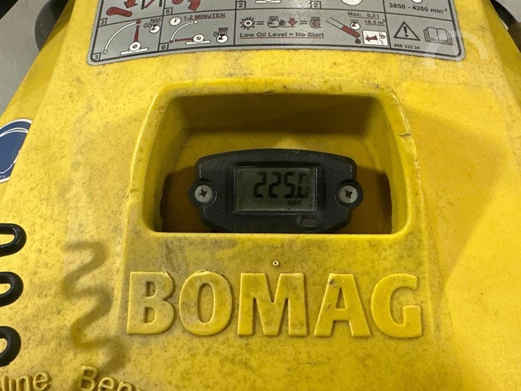 2017-bomag-bt65-image-5