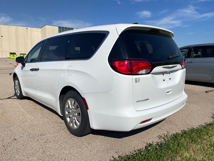 #1520-•-2020-chrysler-voyager-mini-van-(has-wi-title)-image-7