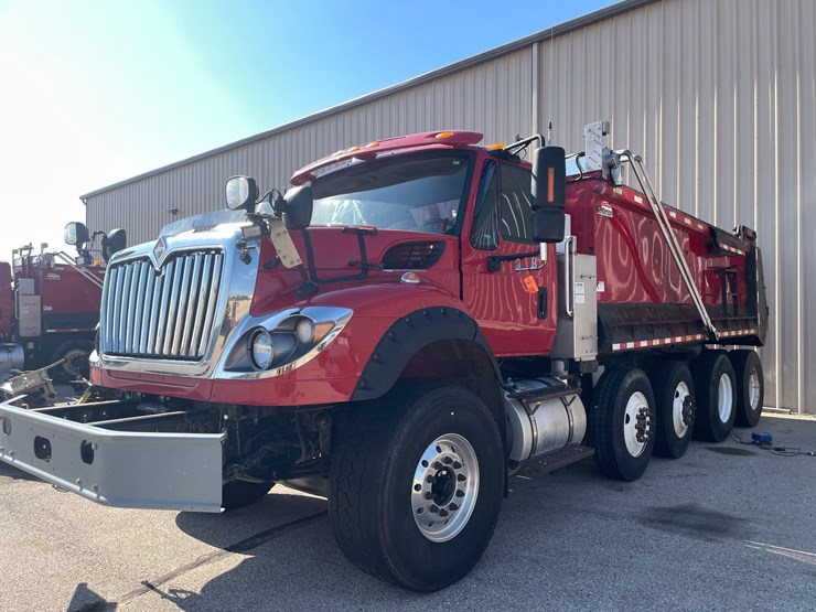 #1502-•-2018-international-7600-quad-axle-dump-truck-(has-wi-title)-with-accessories-image-1