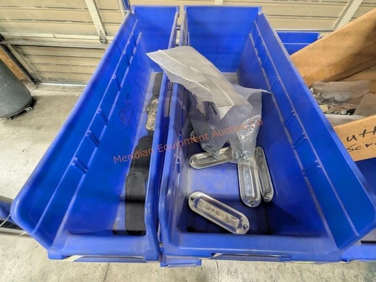 wire-rolling-rack-w/-assorted-electrical-parts-image-11