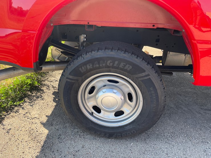#1524-•-2021-ford-f-250-xl-pickup-truck-(has-wi-title)-image-22