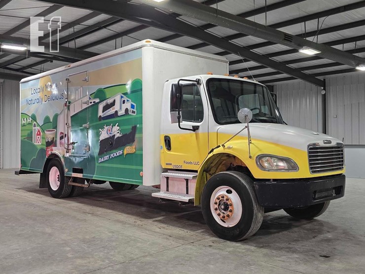 2004-freightliner-business-class-m2-106-image-2