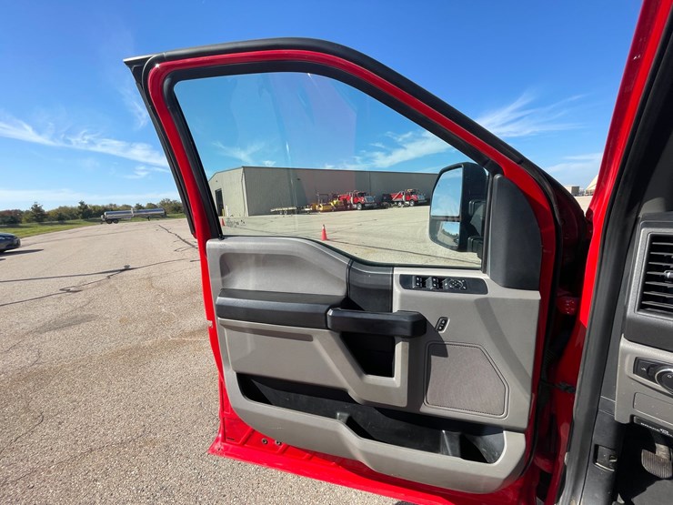 #1525-•-2021-ford-f-250-xl-pickup-truck-(has-wi-title)-image-21