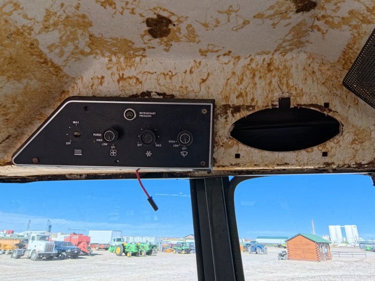 #1056-•-international-986-tractor-image-37