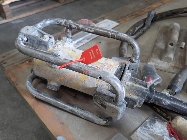 pallet--concrete-vibrators-&-assorted-tools-image-6