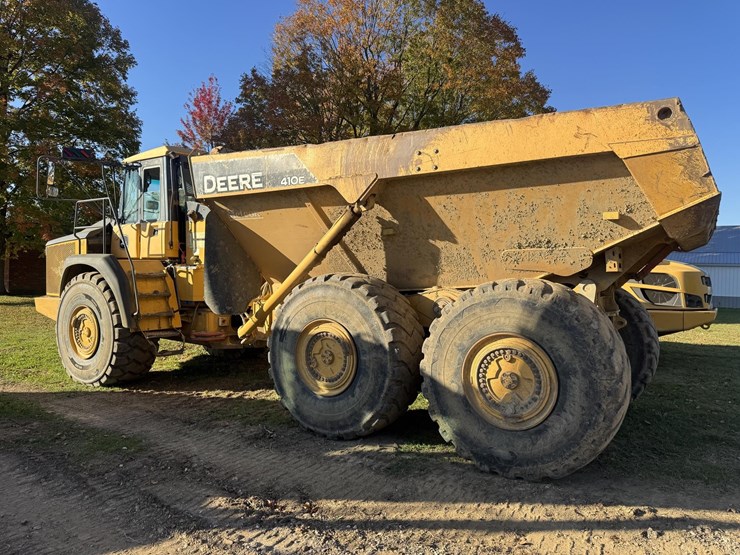 2013-deere-410e-image-11