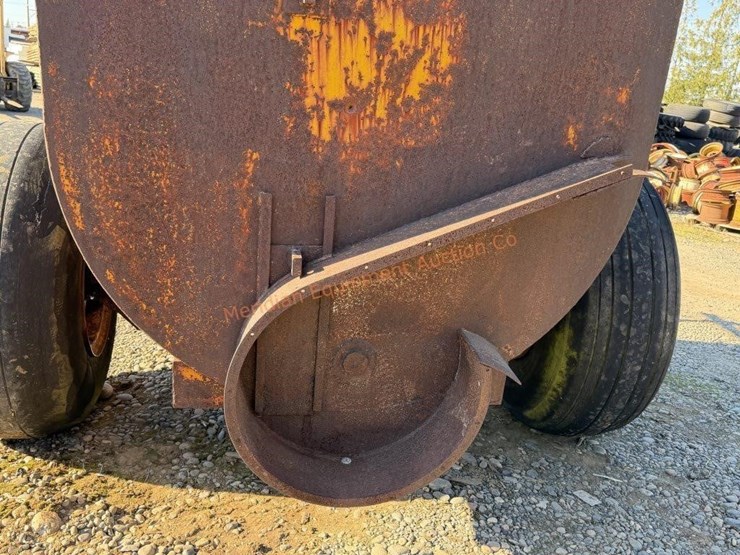 sb-manure-spreader-tank-trailer-image-9