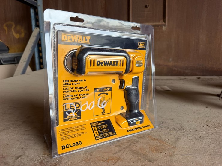 #2006-•-dewalt-led-hand-held-area-light-image-1