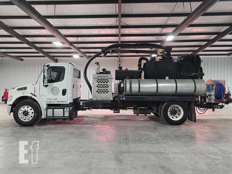 2013-freightliner-business-class-m2-106-image-5