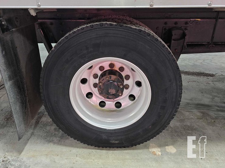 2011-peterbilt-337-image-20
