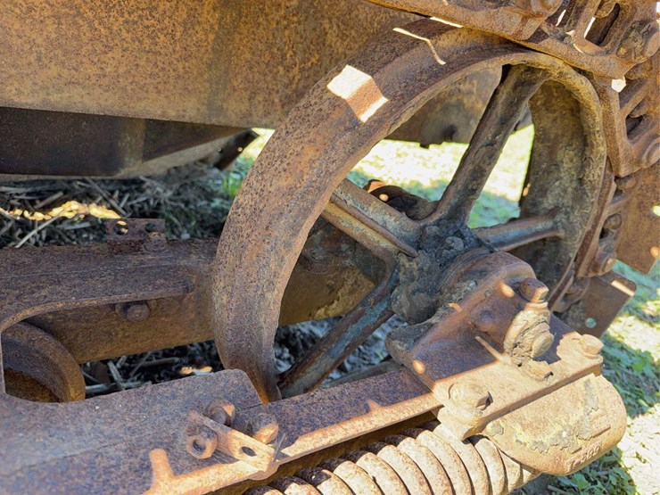 caterpillar-ten-image-27