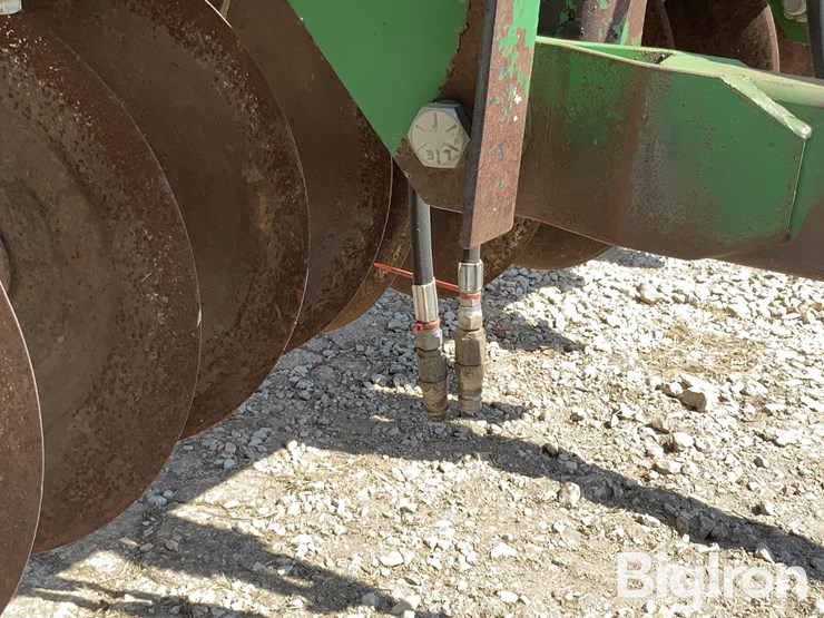 john-deere-712-pull-type-12'-disk-chisel-ripper-image-11