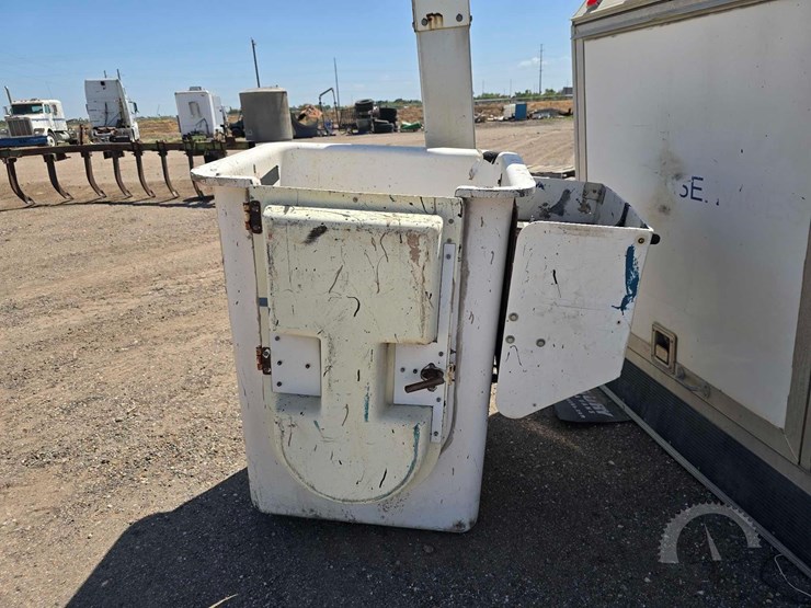 versalift-sst40ne-01-image-9