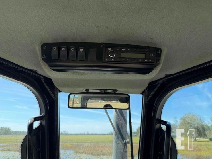 2020-caterpillar-d1-image-54